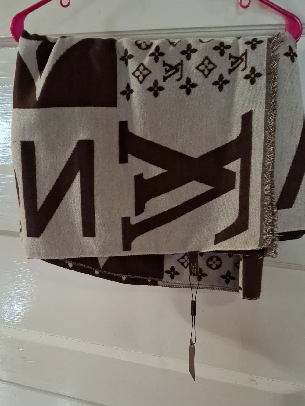 Louis Vuitton Cream and Brown Monogram Scarf (Mis519)